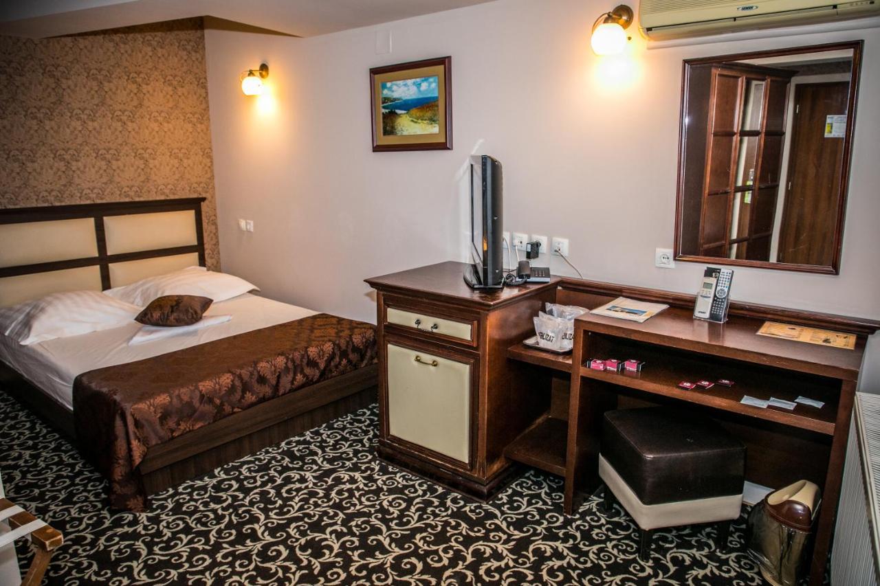 Hotel Megalos Constanta Bagian luar foto