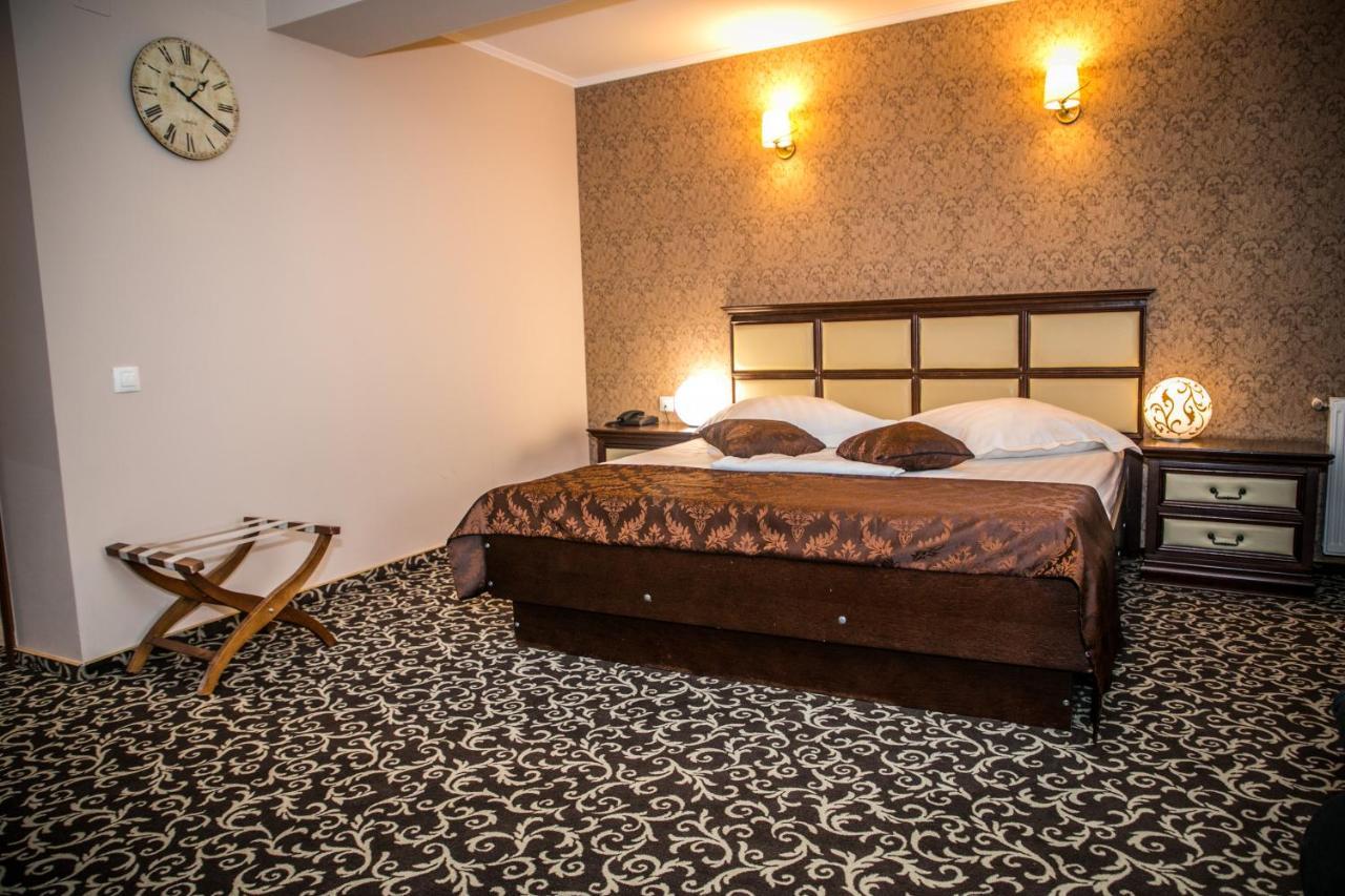 Hotel Megalos Constanta Bagian luar foto
