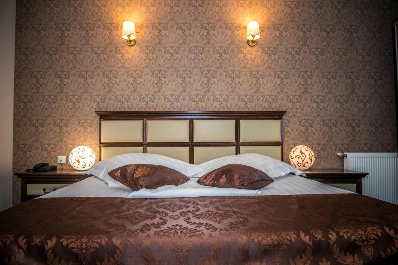Hotel Megalos Constanta Bagian luar foto