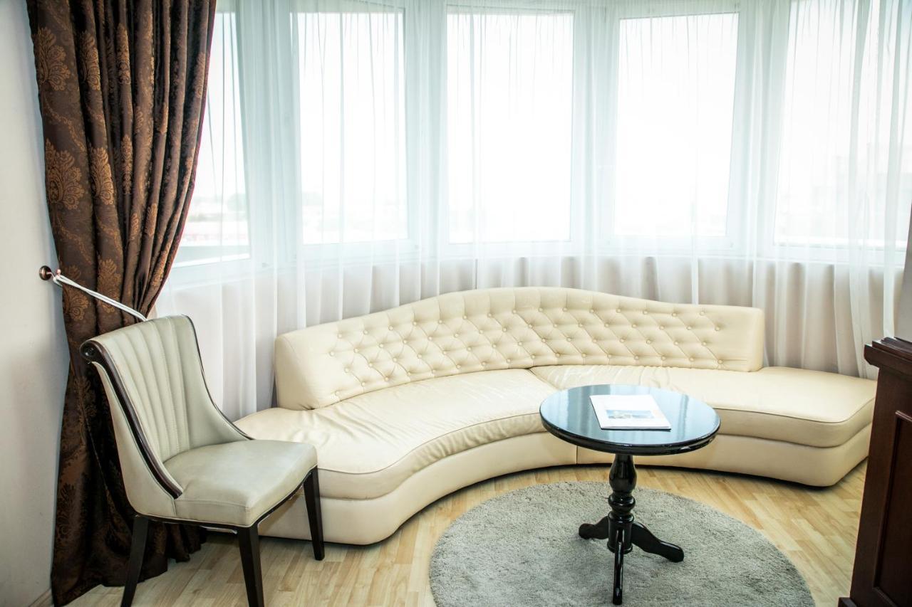 Hotel Megalos Constanta Bagian luar foto