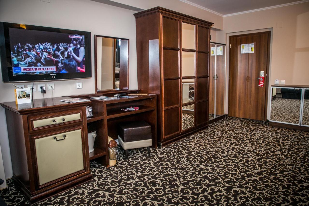 Hotel Megalos Constanta Bagian luar foto